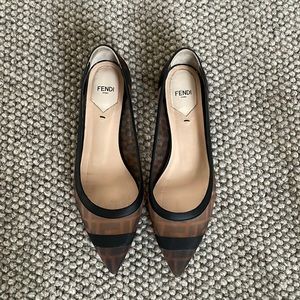 Fendi
Leather-Trimmed Mesh Flats 38